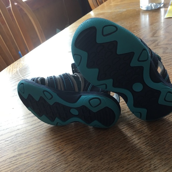 Cat &jack toddler shoes - Picture 3 of 3